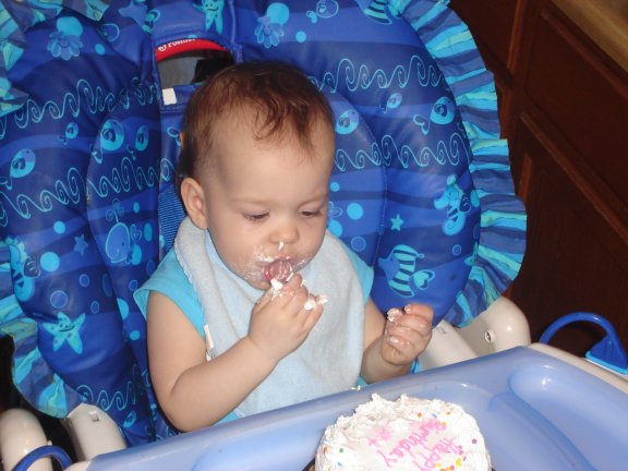 Jenna attacks her cake